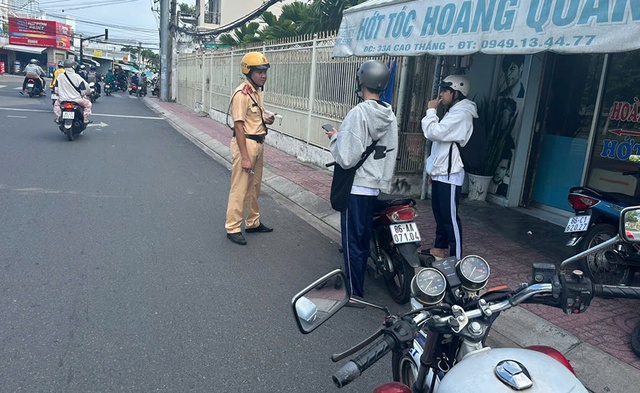 Bình Thuận mạnh tay xử lý vi phạm trật tự an toàn giao thông đối với học sinh và người nước ngoài- Ảnh 3.