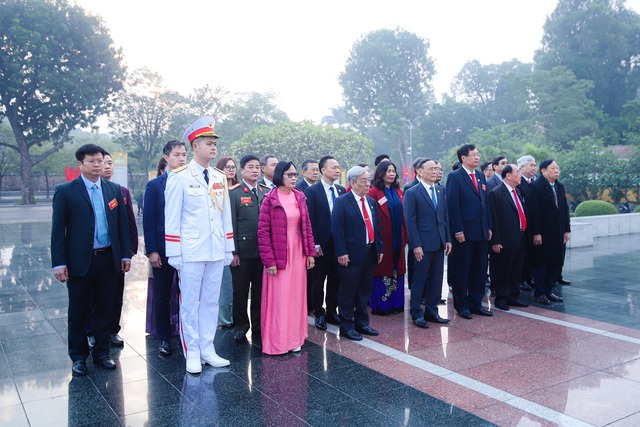 Lãnh đạo Hội Luật gia Việt Nam cùng đại biểu vào Lăng viếng Chủ tịch Hồ Chí Minh- Ảnh 2.