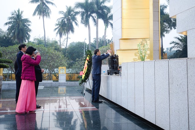 Lãnh đạo Hội Luật gia Việt Nam cùng đại biểu vào Lăng viếng Chủ tịch Hồ Chí Minh- Ảnh 3.