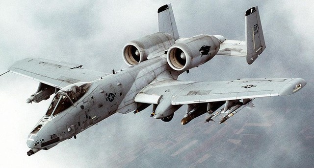 Kinh ngạc với khả năng "chịu đòn" của cường kích A-10 Warthog- Ảnh 6.