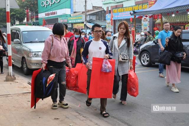 Hỗ trợ hàng nghìn vé tàu, vé xe, vé máy bay cho công nhân Bình Dương về quê đón Tết- Ảnh 2.