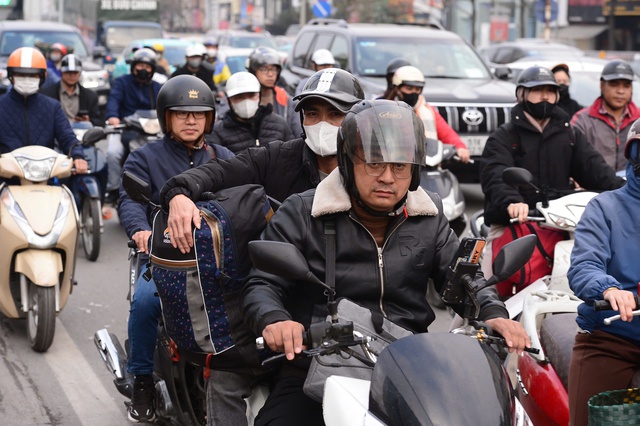 Hà Nội: Ùn ứ trên mọi nẻo đường, người dân vất vả về quê đón Tết- Ảnh 7.