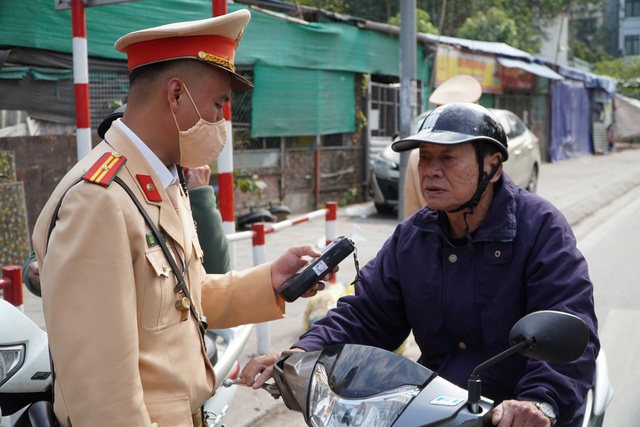 Dừng hàng trăm phương tiện kiểm tra, CSGT không phát hiện vi phạm nồng độ cồn
- Ảnh 3.