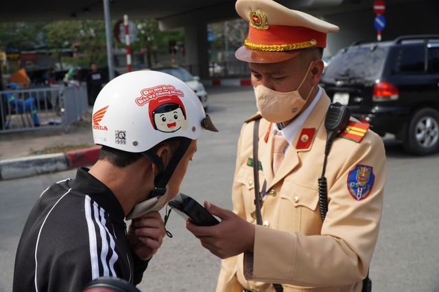 Dừng hàng trăm phương tiện kiểm tra, CSGT không phát hiện vi phạm nồng độ cồn
- Ảnh 5.