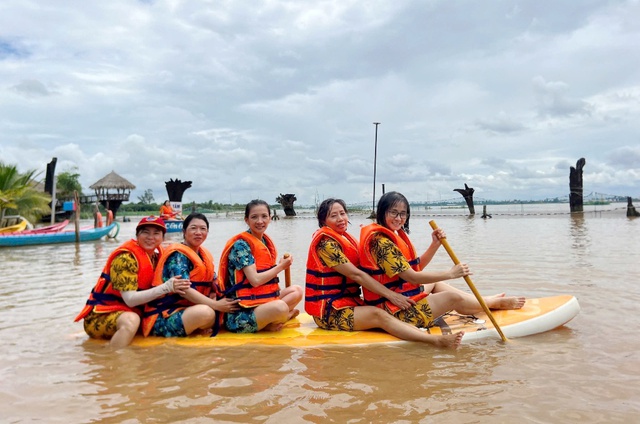 Các điểm du lịch miền Tây thu hút hàng ngàn du khách dịp Tết- Ảnh 8.