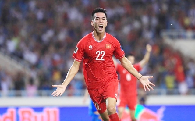 Tiền đạo đẹp trai, giàu lòng nhân ái: Sau AFF Cup, trích tiền thưởng tặng 2,5 tấn gạo nấu cơm cho bệnh nhân nghèo- Ảnh 7.