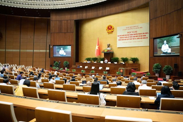 Viên chức "chân trong, chân ngoài" nếu không kiểm soát dễ dẫn đến xung đột lợi ích - Ảnh 2.