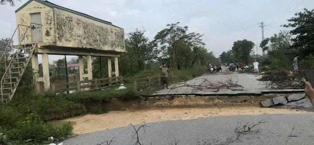 Nghệ An: Vỡ bờ sông Vinh, nước ồ ạt tràn vào khu dân cư- Ảnh 1.