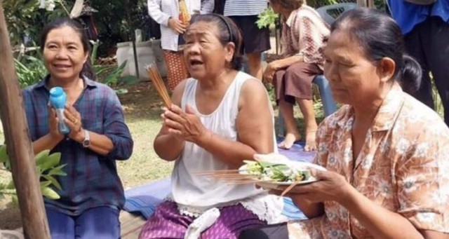 Cây chuối bỗng xảy ra hiện tượng lạ, người dân đổ xô đến xem - Ảnh 3.