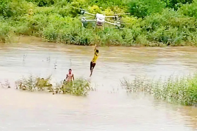 UAV có thể cứu được người, nên bổ sung quy định về hàng không tầm thấp- Ảnh 2.