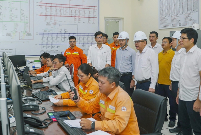 Dự án Đường dây 500 kV Lào Cai - Vĩnh Yên đóng điện vượt tiến độ 8 tháng- Ảnh 1.