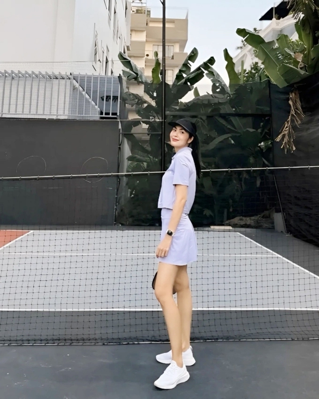 "Ngọc nữ màn ảnh", U40 khoe chân dài nuột nà, khí chất sang chảnh trên sân pickleball - Ảnh 2.