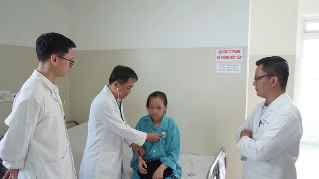 5 giờ chiến đấu giành sự sống cho cô gái 18 tuổi ở Đà Nẵng- Ảnh 2. 5 giờ chiến đấu giành sự sống cho cô gái 18 tuổi ở Đà Nẵng- Ảnh 2.