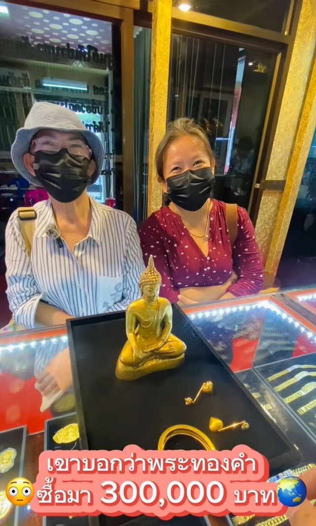 Tưởng bán tượng vàng được 4,8 tỷ đồng, người phụ nữ mang đi kiểm tra thì sốc nặng - Ảnh 1.