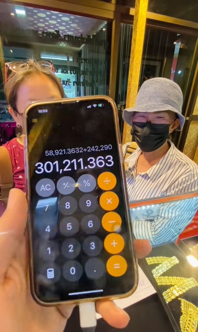 Tưởng bán tượng vàng được 4,8 tỷ đồng, người phụ nữ mang đi kiểm tra thì sốc nặng - Ảnh 3.