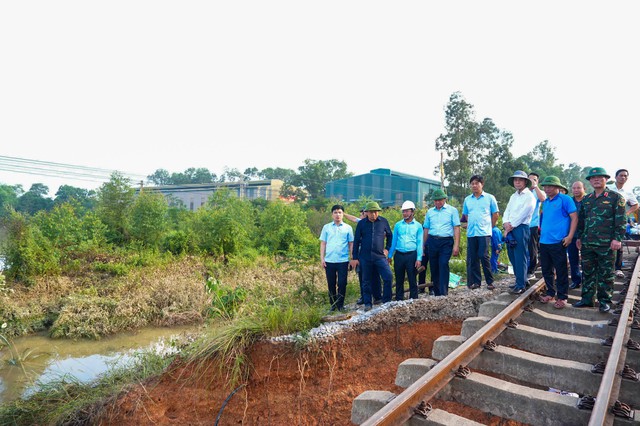 Chủ tịch Hà Nội: Đối mặt thiên tai kép là “phép thử” thật sự cho chính quyền các cấp- Ảnh 3. Chủ tịch Hà Nội: Đối mặt thiên tai kép là “phép thử” thật sự cho chính quyền các cấp- Ảnh 3.