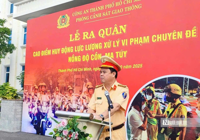 CSGT Tp.HCM hóa trang tuần tra, xử lý vi phạm nồng độ cồn và ma túy- Ảnh 1. CSGT Tp.HCM hóa trang tuần tra, xử lý vi phạm nồng độ cồn và ma túy- Ảnh 1.