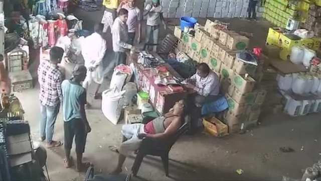 Nam công nhân bất ngờ lên cơn đau tim, tử vong tại nơi làm việc - Ảnh 1.