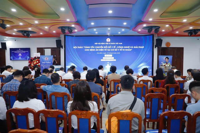 TS Nguyễn Bảo Uyên, từ cô gái 9X chập chững kinh doanh đến người tiếp nối "bầu Đệ" điều hành Y tế Hợp Lực - Ảnh 3.