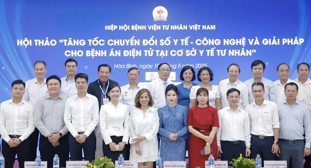 TS Nguyễn Bảo Uyên, từ cô gái 9X chập chững kinh doanh đến người tiếp nối "bầu Đệ" điều hành Y tế Hợp Lực - Ảnh 4.