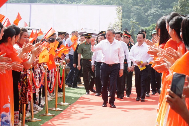 Tổng Bí thư Tô Lâm dự lễ khởi công Trường phổ thông nội trú liên cấp TH và THCS Na Ngoi- Ảnh 1. Tổng Bí thư Tô Lâm dự lễ khởi công Trường phổ thông nội trú liên cấp TH và THCS Na Ngoi- Ảnh 1.