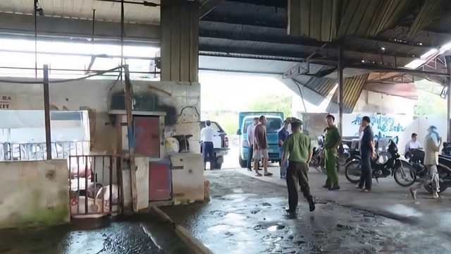 Giết mổ “chui” len lỏi khu dân cư, hàng chục tấn thịt bẩn âm thầm tuồn ra thị trường mỗi ngày- Ảnh 2.