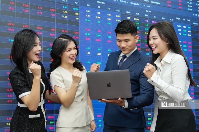 Chứng khoán thăng hoa sau nâng hạng, chuyên gia dự báo đà tăng chưa dừng lại - Ảnh 2.