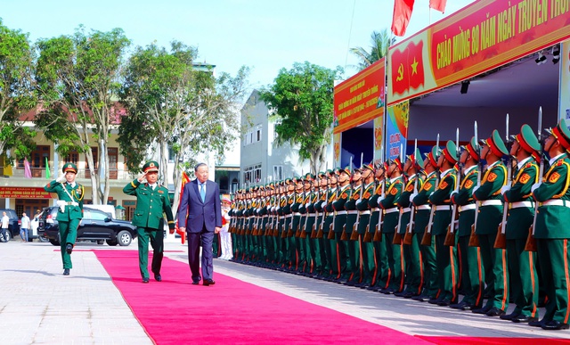 Tổng Bí thư Tô Lâm: Xây dựng LLVT Quân khu 4 cách mạng, chính quy, tinh nhuệ, hiện đại - Ảnh 1.