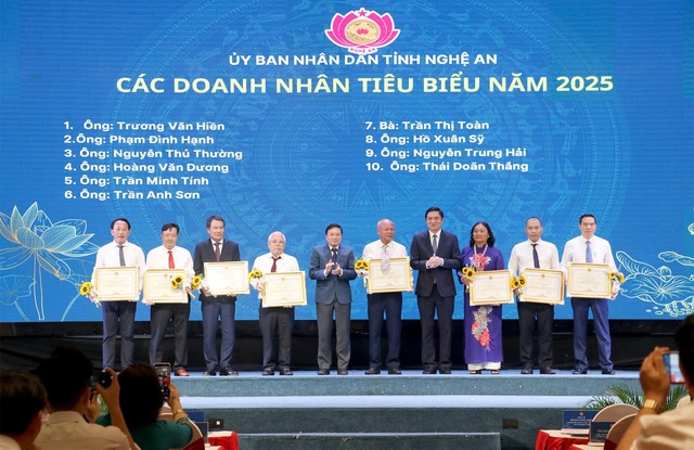 Lãnh đạo Nghệ An: Chính quyền đồng hành cùng doanh nghiệp, tạo sức bật cho phát triển- Ảnh 4. Lãnh đạo Nghệ An: Chính quyền đồng hành cùng doanh nghiệp, tạo sức bật cho phát triển- Ảnh 4.