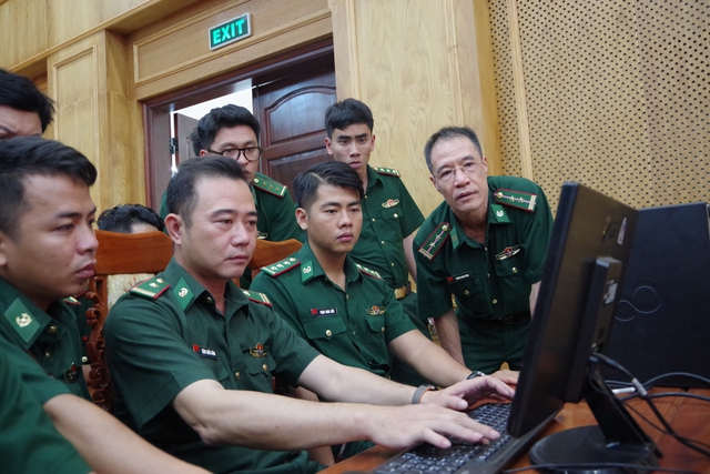 “Bình dân học vụ số” lan tỏa trong lực lượng biên phòng Tp.HCM- Ảnh 2.