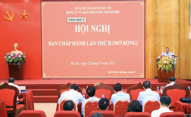 Hà Nội: Tăng cường cải cách hành chính, chuyển đổi số để đạt mục tiêu tăng trưởng 8,5%- Ảnh 2.