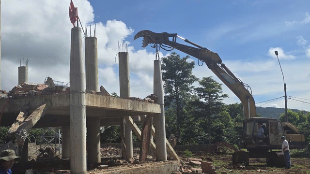 Gia Lai tháo dỡ nhà rông bê tông hơn 9,4 tỷ đồng ở Chư Đăng Ya- Ảnh 2. Gia Lai tháo dỡ nhà rông bê tông hơn 9,4 tỷ đồng ở Chư Đăng Ya- Ảnh 2.