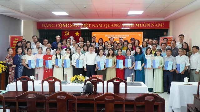 Huế: Lần đầu tiên ngành giáo dục chủ động trực tiếp điều tiết, bố trí đội ngũ giáo viên - Ảnh 2.