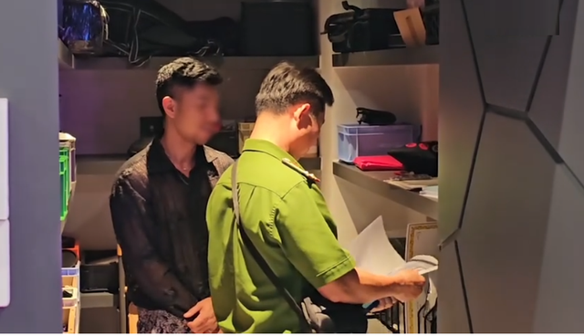 Triệu tập mẹ ruột, khám xét căn hộ cao cấp của Ngân 98- Ảnh 2. Triệu tập mẹ ruột, khám xét căn hộ cao cấp của Ngân 98- Ảnh 2.