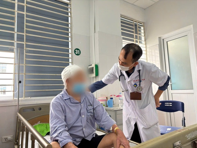Tin lời “chữa mẹo”, cụ ông 88 tuổi rơi vào cơn nguy kịch- Ảnh 2. Tin lời “chữa mẹo”, cụ ông 88 tuổi rơi vào cơn nguy kịch- Ảnh 2.
