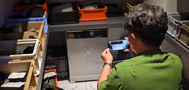 Triệu tập mẹ ruột, khám xét căn hộ cao cấp của Ngân 98- Ảnh 9. Triệu tập mẹ ruột, khám xét căn hộ cao cấp của Ngân 98- Ảnh 9.