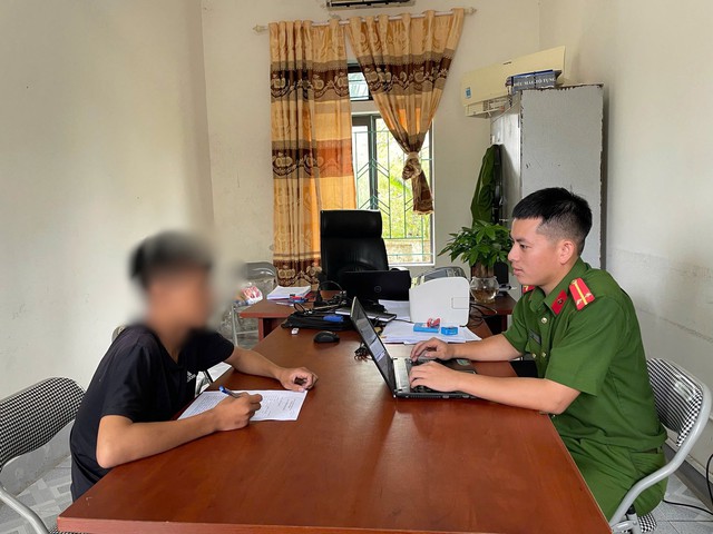 Công an Hà Tĩnh mở cao điểm xử lý thanh thiếu niên lạng lách, đánh võng, đăng tải clip để câu view- Ảnh 3. Công an Hà Tĩnh mở cao điểm xử lý thanh thiếu niên lạng lách, đánh võng, đăng tải clip để câu view- Ảnh 3.