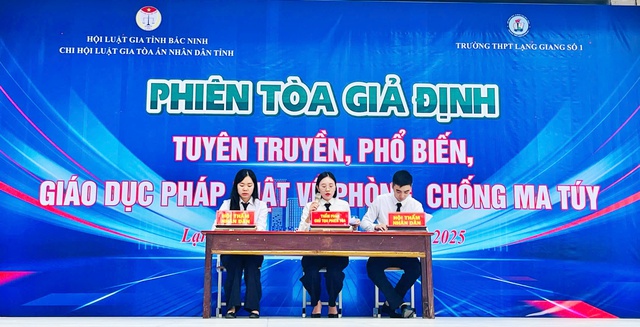 Hội Luật gia tỉnh Bắc Ninh phối hợp tuyên truyền pháp luật cho 1.900 học sinh - Ảnh 1.