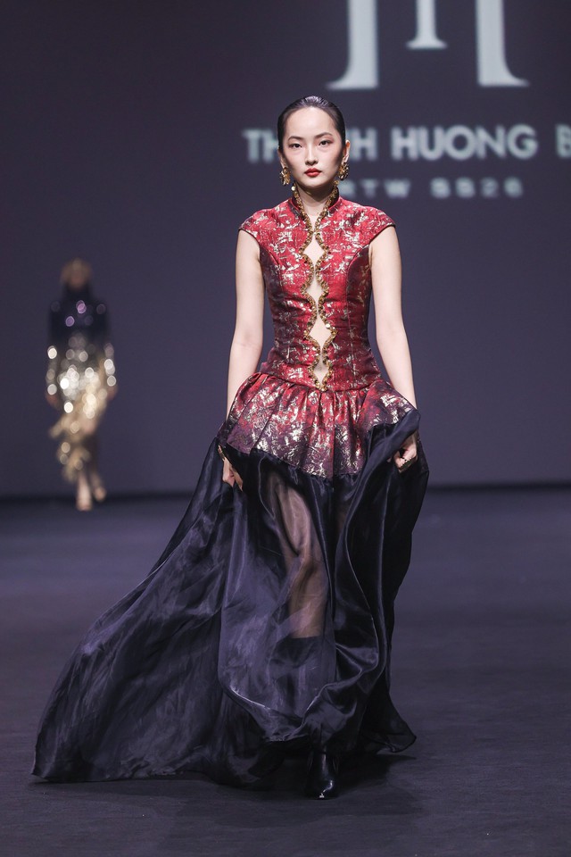 Thanh Hương Bùi đưa thời trang Việt tỏa sáng trên sàn diễn Tuần lễ Thời trang Thượng Hải - Ảnh 5.