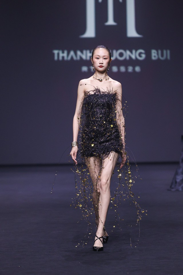 Thanh Hương Bùi đưa thời trang Việt tỏa sáng trên sàn diễn Tuần lễ Thời trang Thượng Hải - Ảnh 6.