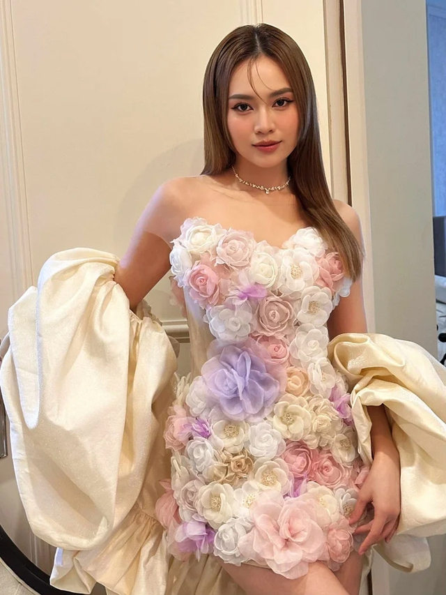 "Ngọc nữ màn ảnh" gây lo lắng khi đi cà nhắc, phải có người dìu - Ảnh 2.