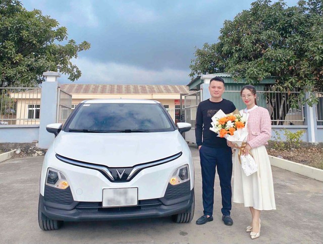 Chủ xe Quảng Ninh kể chuyện hết say xe, tiết kiệm tiền triệu di chuyển mỗi tháng khi mua VinFast VF 5 - Ảnh 1.
