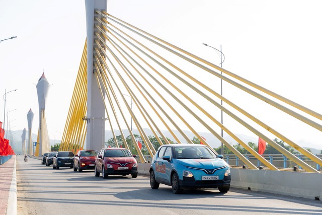 Chủ xe Quảng Ninh kể chuyện hết say xe, tiết kiệm tiền triệu di chuyển mỗi tháng khi mua VinFast VF 5 - Ảnh 2.