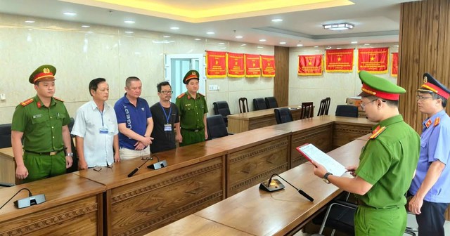 Khởi tố 3 lãnh đạo Công ty Cổ phần Hải Vân Long về hành vi trốn thuế- Ảnh 1. Khởi tố 3 lãnh đạo Công ty Cổ phần Hải Vân Long về hành vi trốn thuế- Ảnh 1.