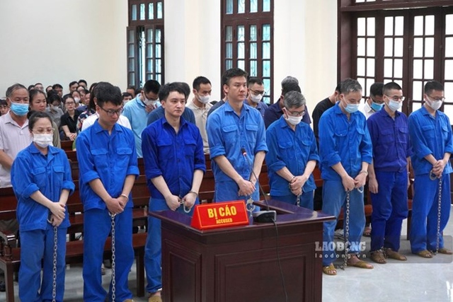 Mở lại phiên tòa xét xử loạt cán bộ Hải quan Hải Phòng tiếp tay cho buôn lậu - Ảnh 1.