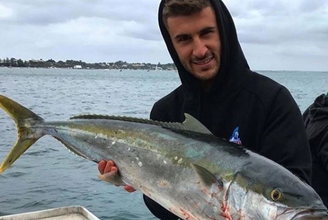 Mổ bụng cá, ngư dân sốc nặng khi phát hiện tiền mặt bên trong - Ảnh 3.