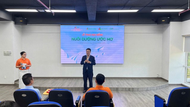 Quỹ Văn hóa DB Kim Jun Ki trao tặng học bổng cho học sinh hoàn cảnh khó khăn Trường Đại học FPT tại Tp.HCM- Ảnh 2. Quỹ Văn hóa DB Kim Jun Ki trao tặng học bổng cho học sinh hoàn cảnh khó khăn Trường Đại học FPT tại Tp.HCM- Ảnh 2.