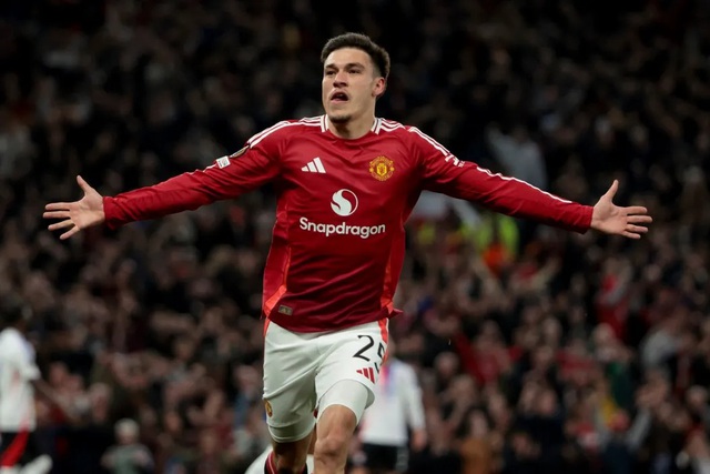 Man Utd rối loạn đội hình trước đại chiến Liverpool - Ảnh 1. Man Utd rối loạn đội hình trước đại chiến Liverpool - Ảnh 1.