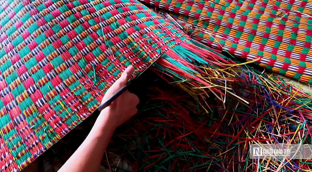 Làng chiếu Định Yên: Gian nan mưu sinh nhưng không đành buông tay- Ảnh 12.