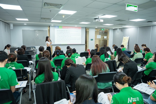 Tư vấn viên bảo hiểm Manulife được đào tạo kiến thức sức khỏe cộng đồng - Ảnh 1.